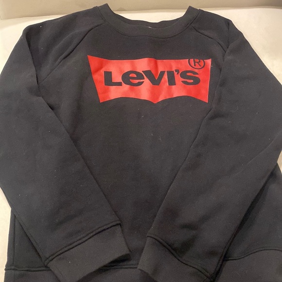 Black Levi’s long sleeve - Picture 2 of 8